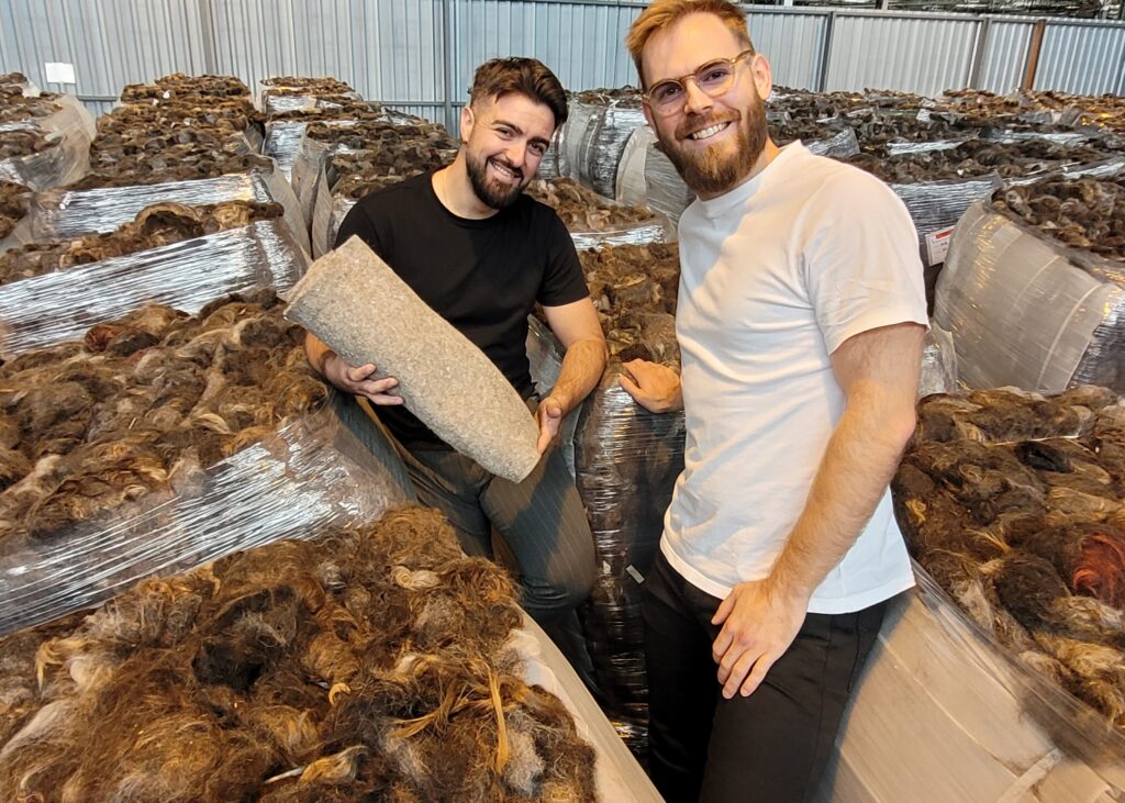 Clément BAldellou (à gauche sur la photo) et James Taylor ont créé la première filière de recyclage de cheveux au monde (Photo Geneviève Colonna d'Istria)