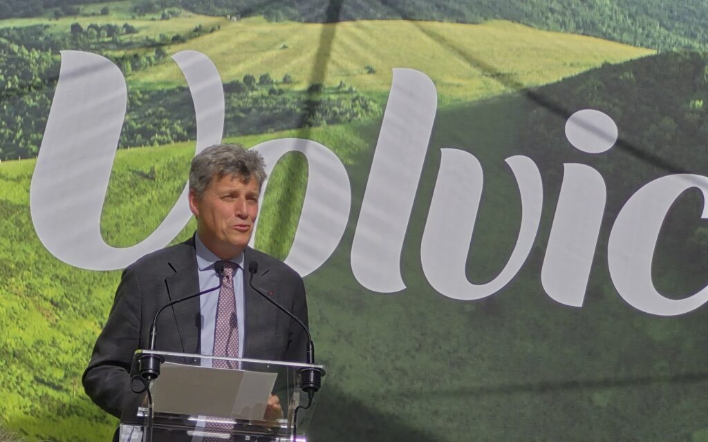 Antoine de SAint-Affrique est venu en personne à Volvic annoncer l'investissement de 50 M€ d'ici 2030 (Geneviève Colonna d'Istria)